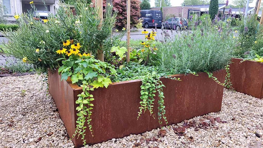 Remplissage de jardinières en acier corten : plan complet étape par étape